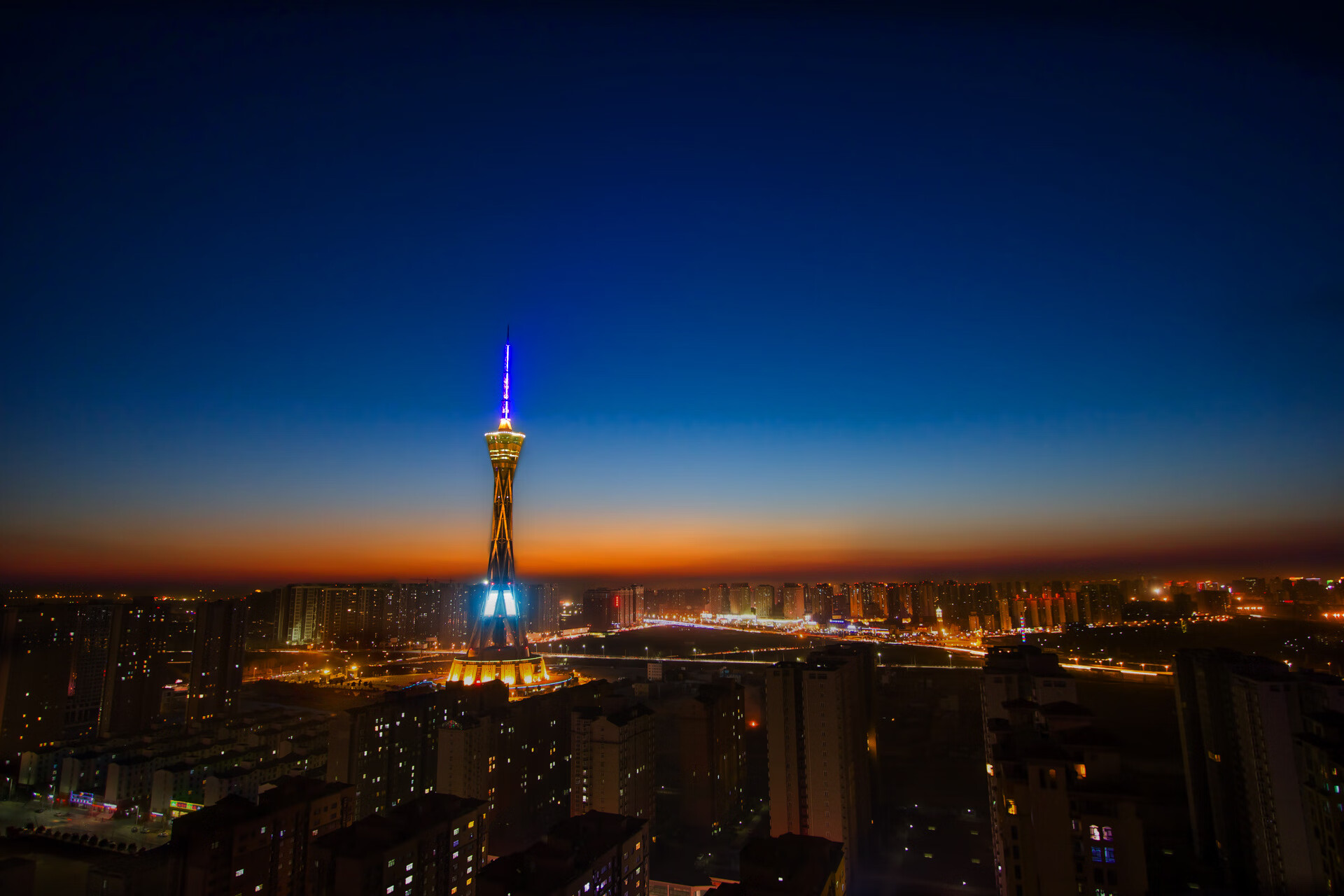 开云体育下载网页版-里昂中场核心发挥稳定，里昂 中场