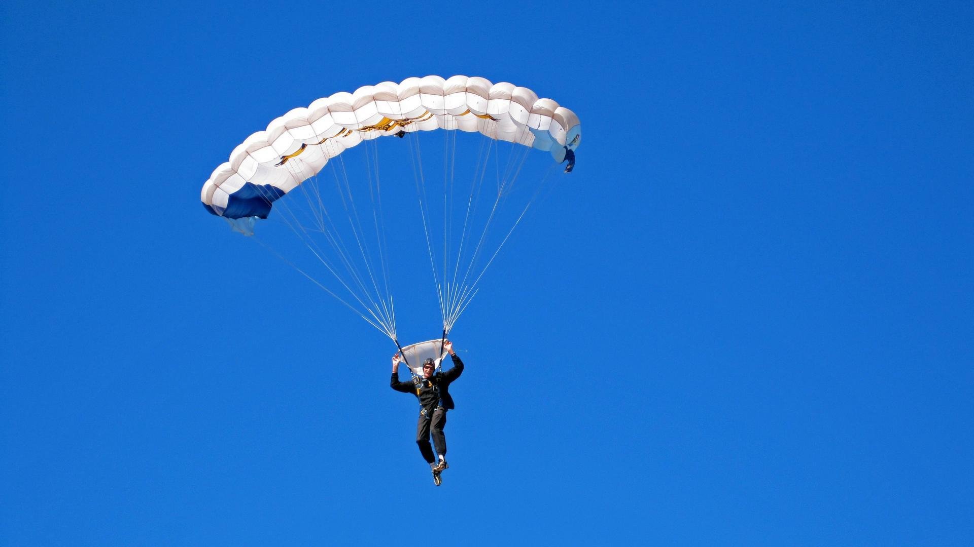 特色篮球产业带快速崛起，带动上下游全产业链发展，篮球产业规模