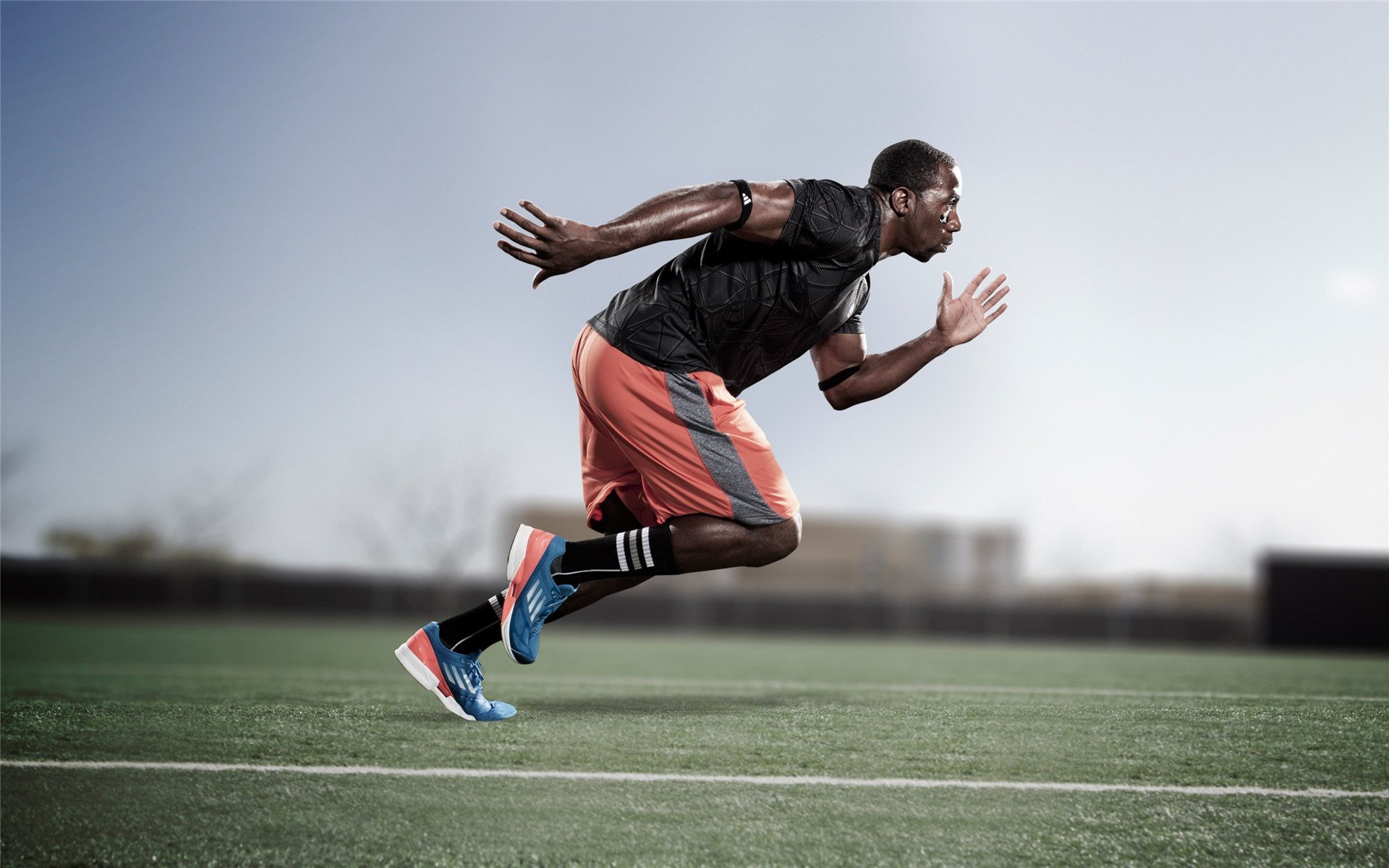 篮球明星公益篮球赛引发社会高度关注,篮球公益广告语